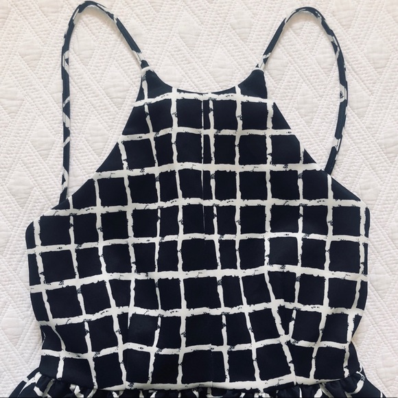 Halter grid pattern top - Picture 2 of 6